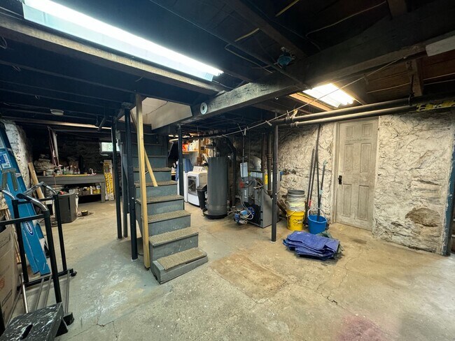 Building Photo - 3BD/1.5BA South Portland Single Family Home!! W/D In-Unit & Storage in Basement & Shed! Available...