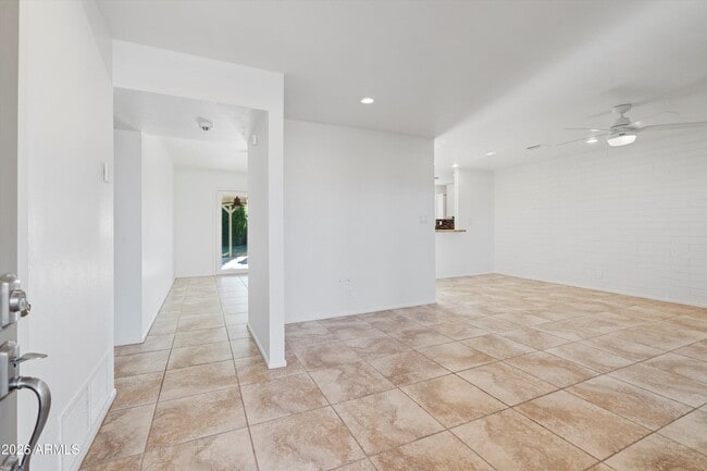 Building Photo - 2548 N 68th Pl