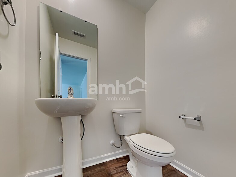 Building Photo - 1337 John Swann St