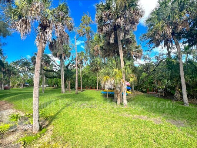 Building Photo - 15051 Parkside Dr