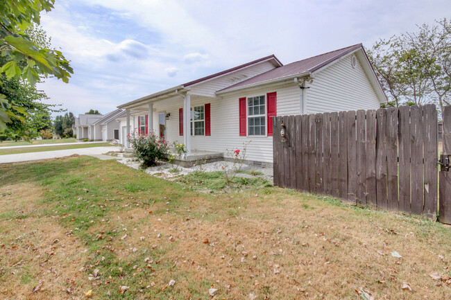 Building Photo - 16 Winding Oaks