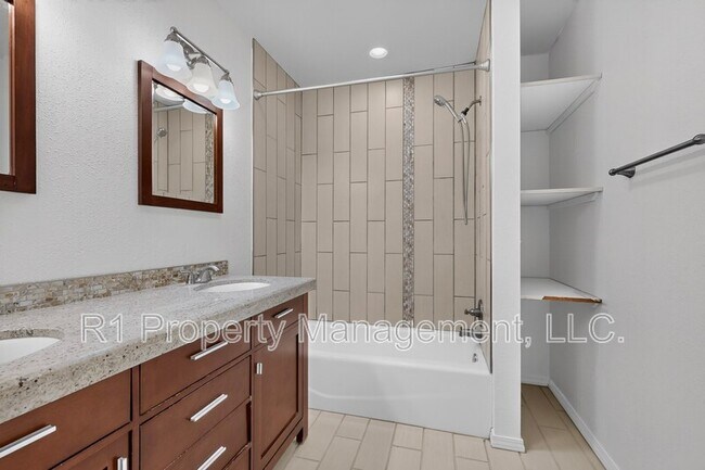 Building Photo - 823 San Lorenzo Ave NW