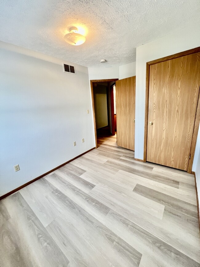 Building Photo - 403 Cedarstone Rd