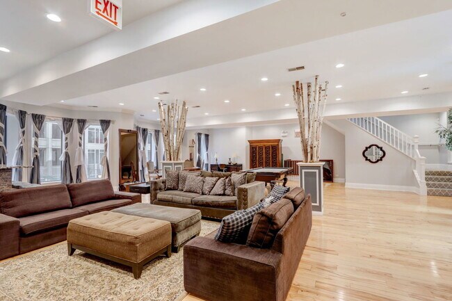 Building Photo - 22 W Ontario St