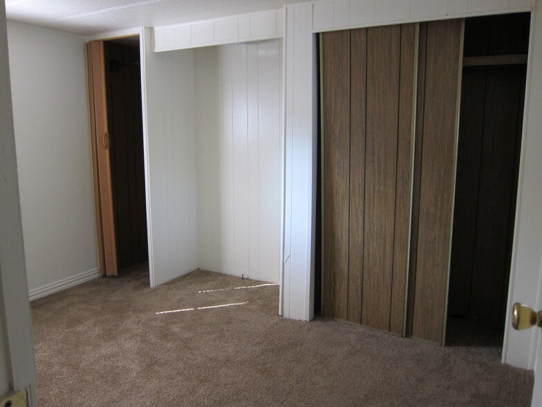 Building Photo - 413 Miller St