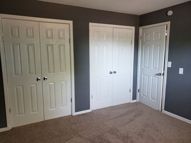 Building Photo - Mission Villas / Mission Villas LLC