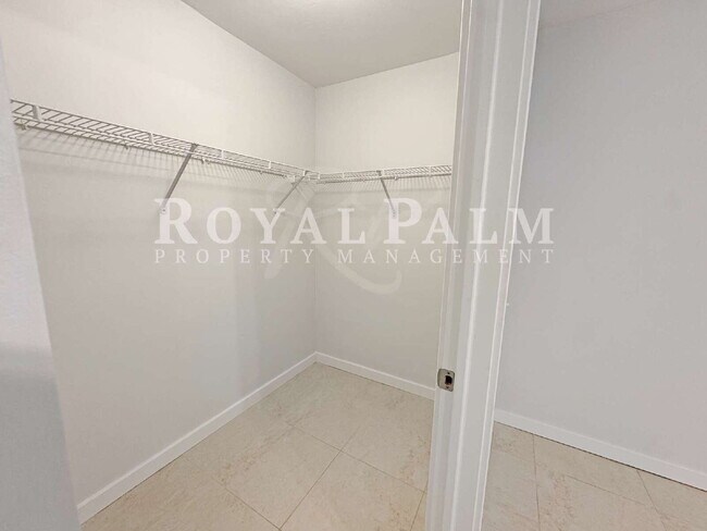 Building Photo - Newly Renovated 3BR/2BTH Fort Myers Home with Bright Layout & New Appliances