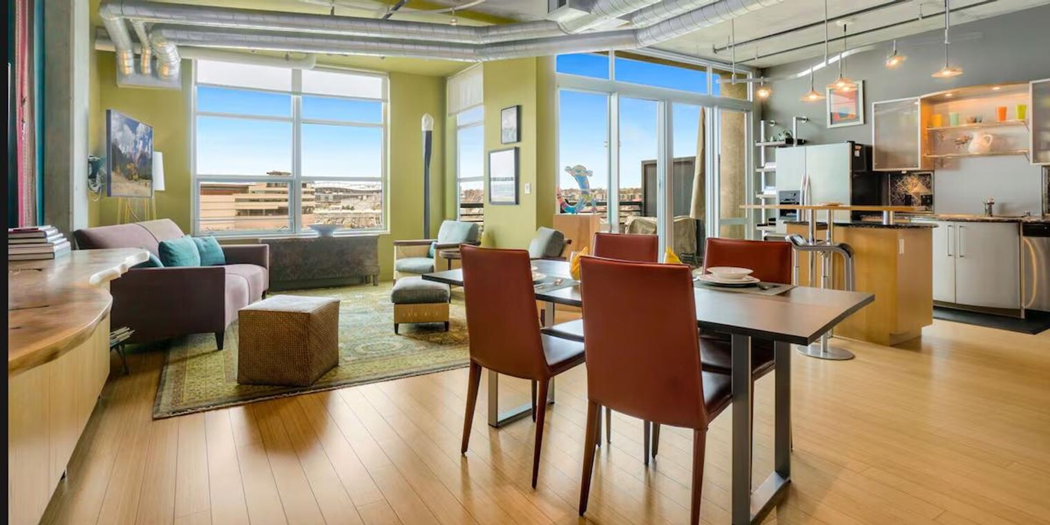 Building Photo - 1475 Delgany St