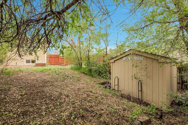 Building Photo - $1,795.95 - 2 Bed, 1 Bath Duplex Unit in Littleton with Fenced in yard, and In Unit Laundry!