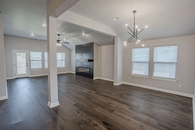 Building Photo - 3729 Alta Vis Dr