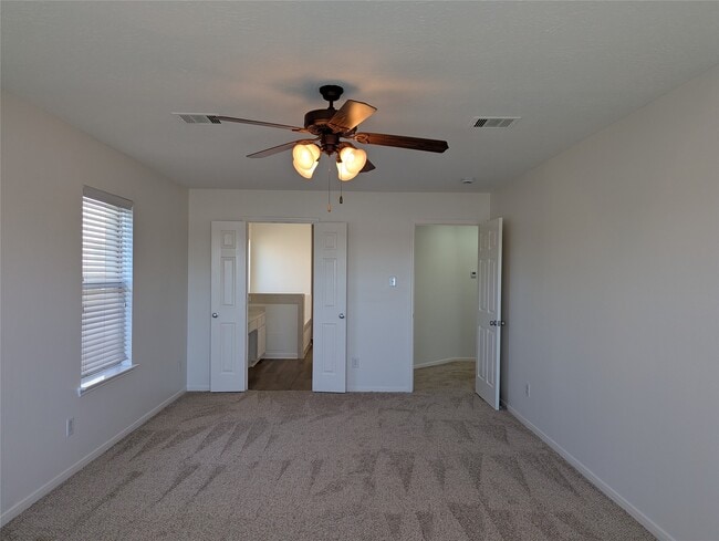 Building Photo - 5618 Savannah Woods Ln