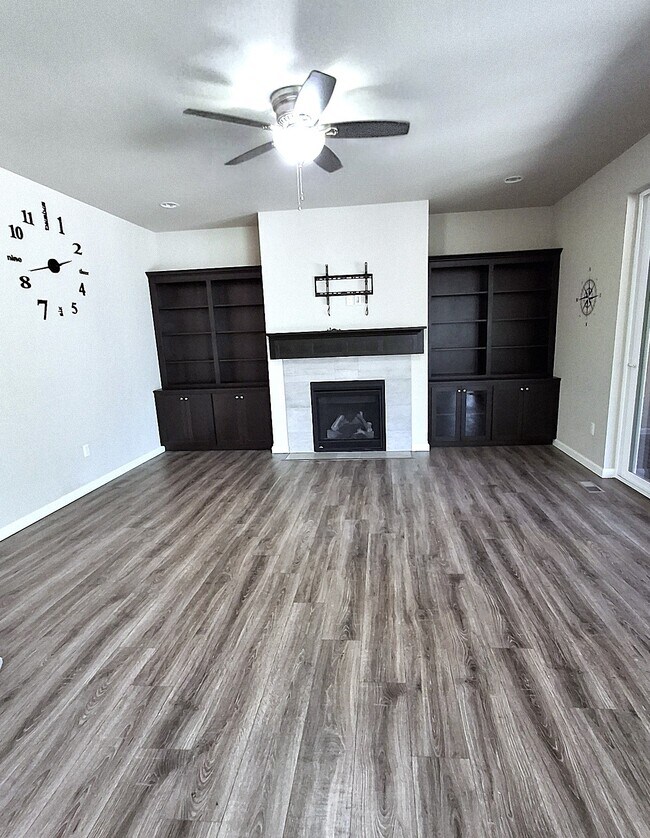 Building Photo - 4946 Skylark St NE