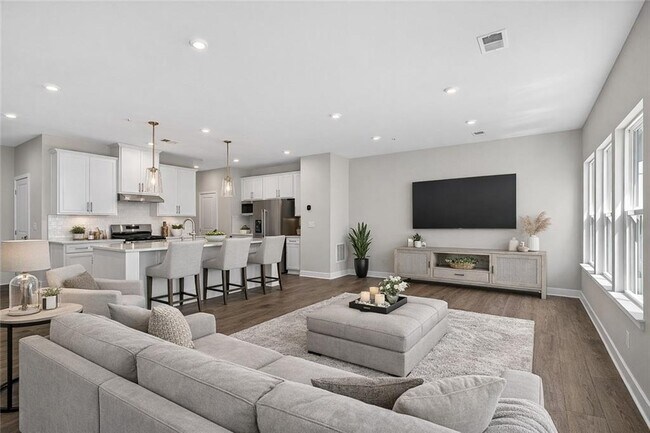 Building Photo - 325 Enchanted Ct