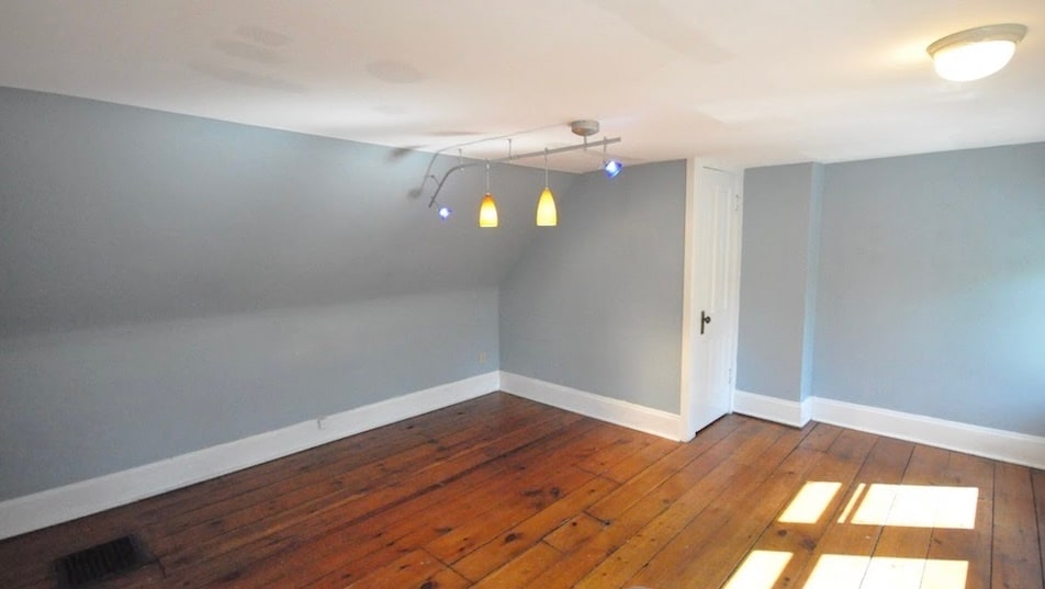 Building Photo - 586 S 9th St