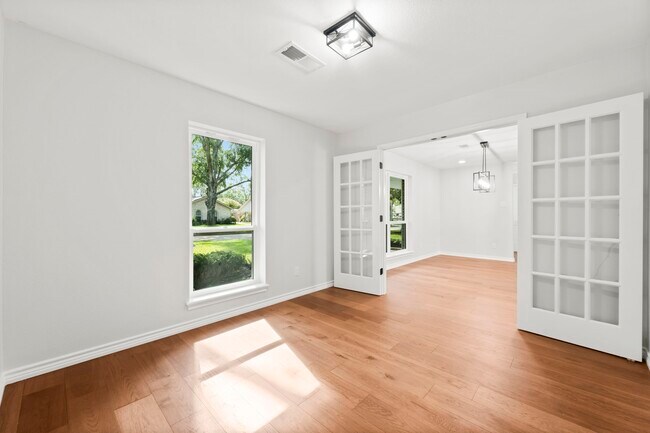 Building Photo - 2535 Southwick St