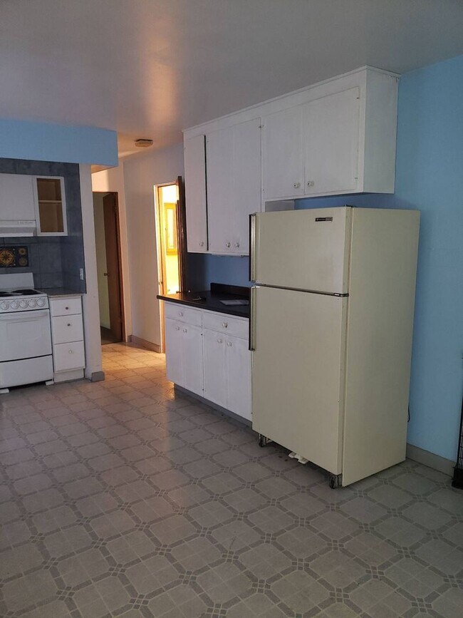 Building Photo - 1065 NE Duncan Ln