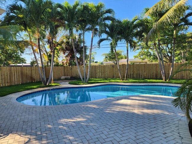 Building Photo - 765 E Dayton Cir