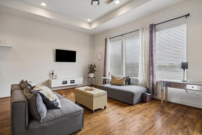 Building Photo - 3804 Center Plaza Dr