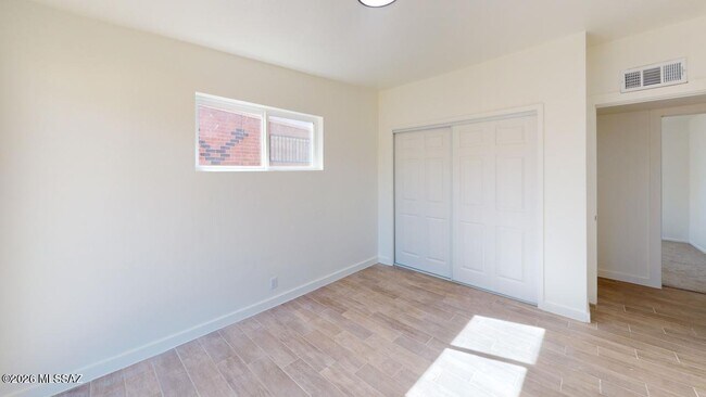 Building Photo - 1410 N Desmond Ave