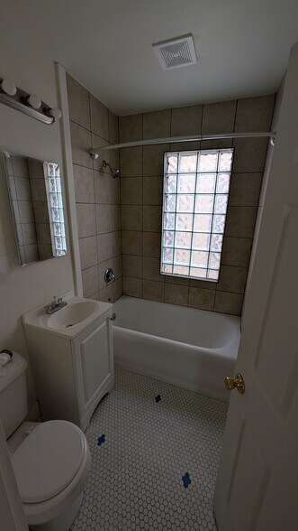 Building Photo - 3352 N Buffum St