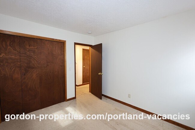 Building Photo - NE 94th Ave - Vintage Montavilla 2 bedroom house