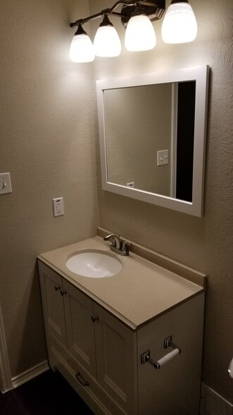 Master bath - 1919 Tanglewood Dr