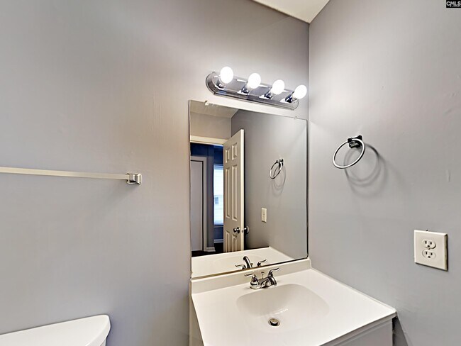 Building Photo - 709 Quail Hills Dr