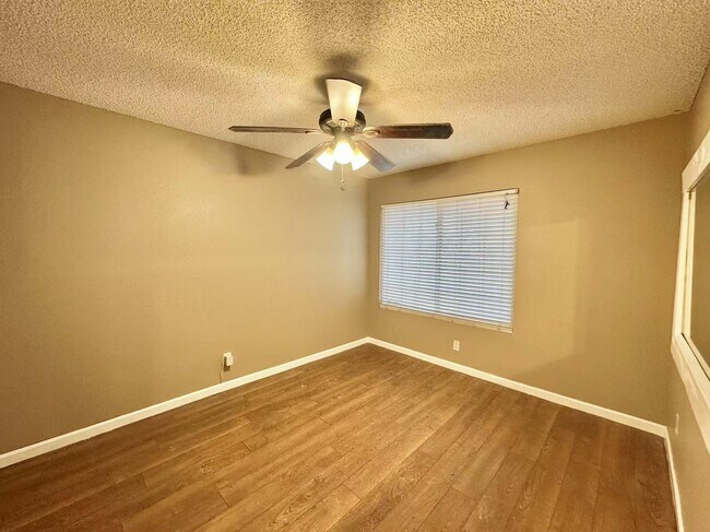 Building Photo - 6672 Peachtree Ln