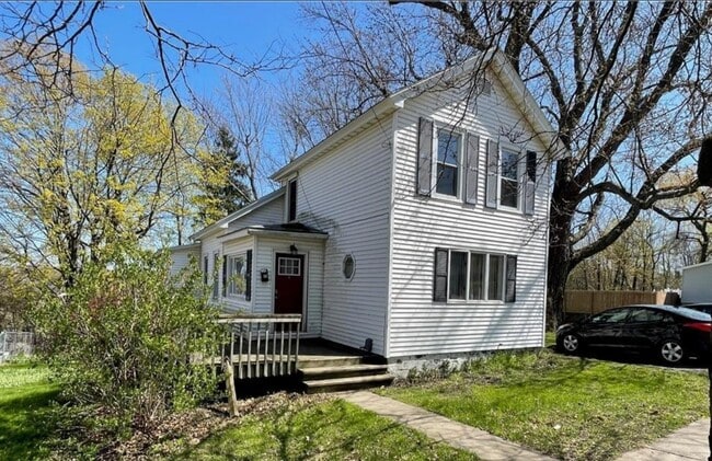 Building Photo - 107 5th Ave