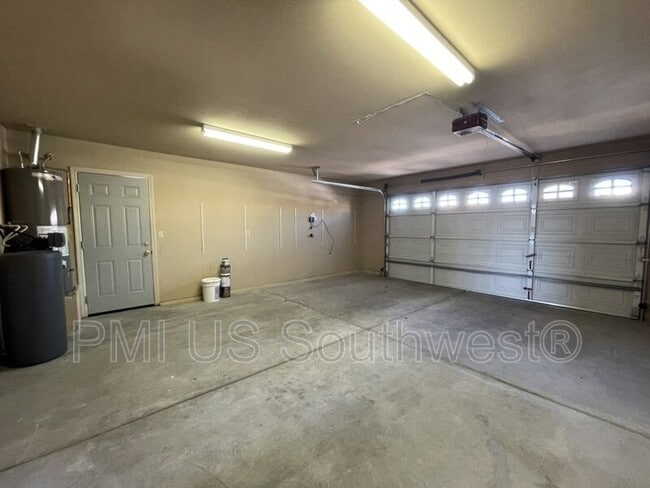 Building Photo - 2366 Parkside Dr