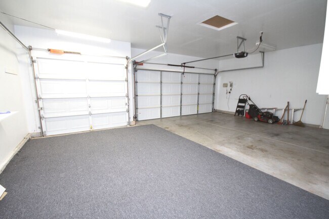 Building Photo - 9258 Crystal Falls Way