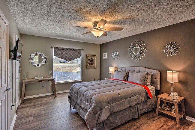 Building Photo - 407 Samuel St