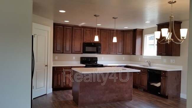 Building Photo - 34 E 300 N