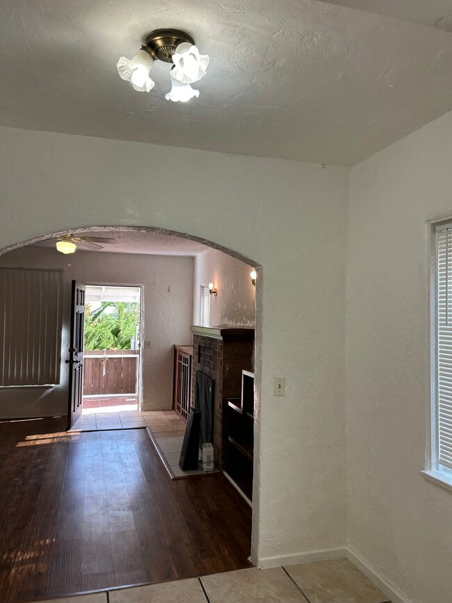 Building Photo - 33141 Case St