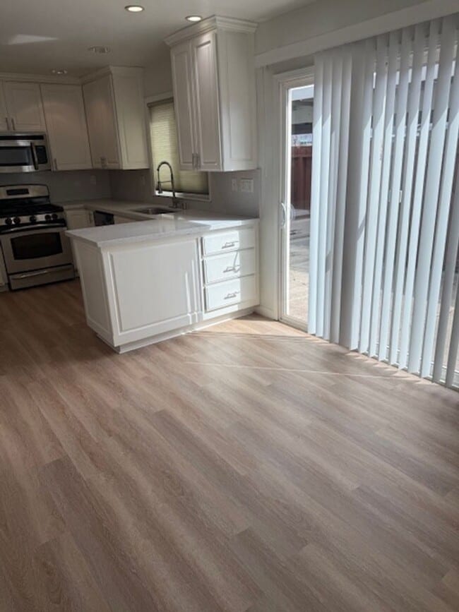 Building Photo - Adorable Upgraded Condo Near Downtown