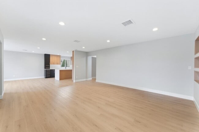 Building Photo - 15 Barnes Dr