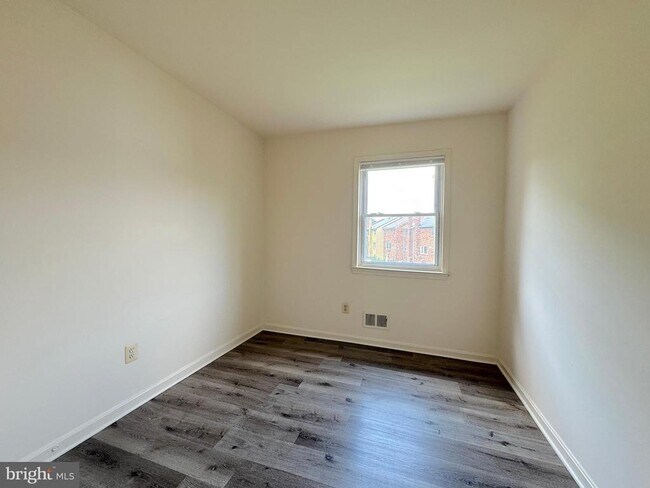 Building Photo - 4104 Sideburn Rd