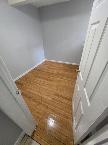 Building Photo - 588 S 10th St