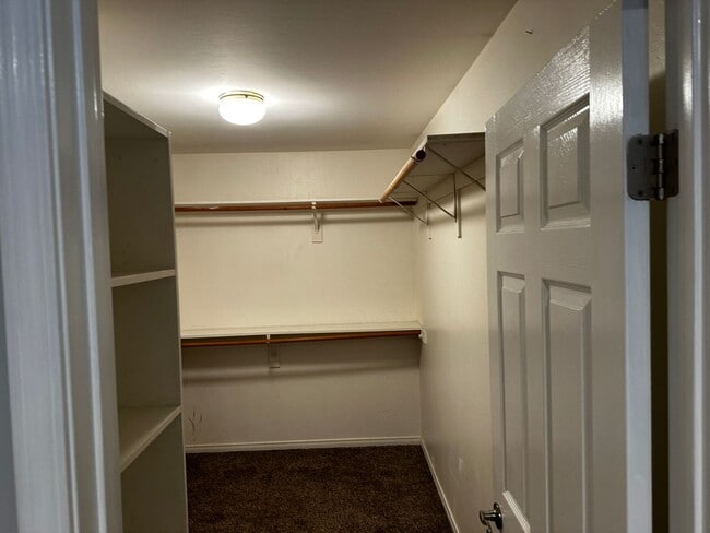 Building Photo - HOUSE