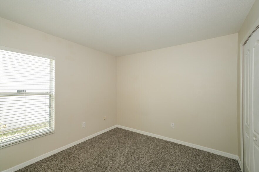 Building Photo - 15405 Quail Woods Pl
