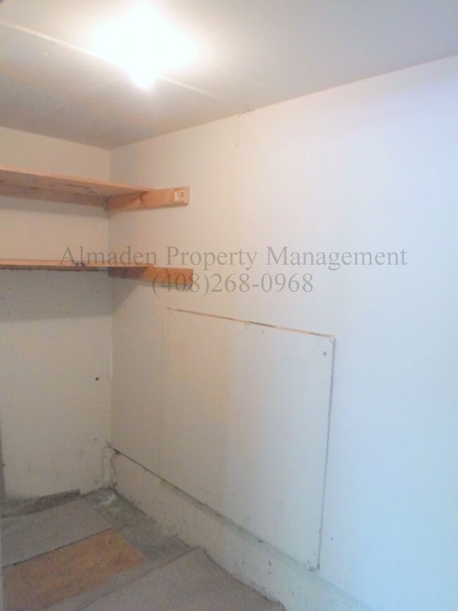 Building Photo - Condo in Great Location! Award Winning Schools!