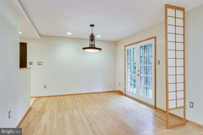 Building Photo - This elegant and unique three-level split ...