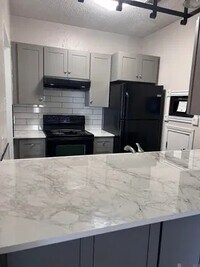 Building Photo - 13650 Kenner Ave