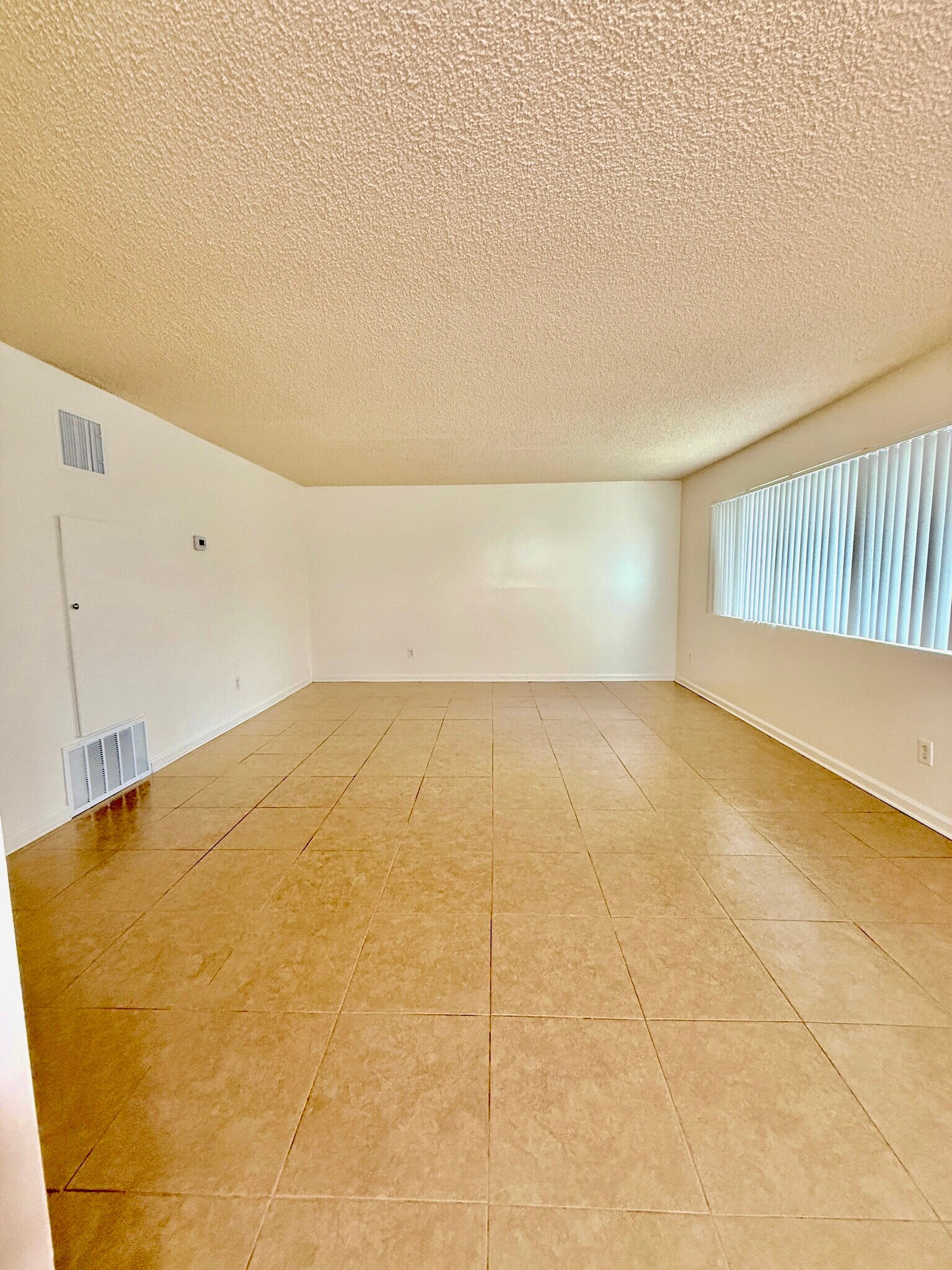 Building Photo - 4475 Jurupa Ave