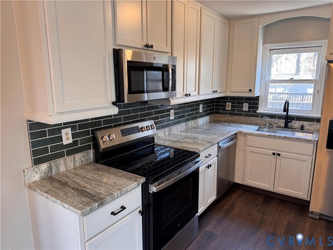 Building Photo - 6162 Retreat Hill Ln