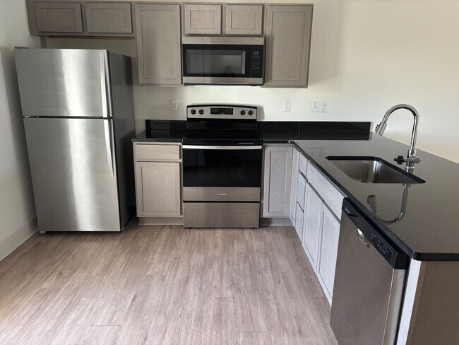 Building Photo - 1747/49 Hickory