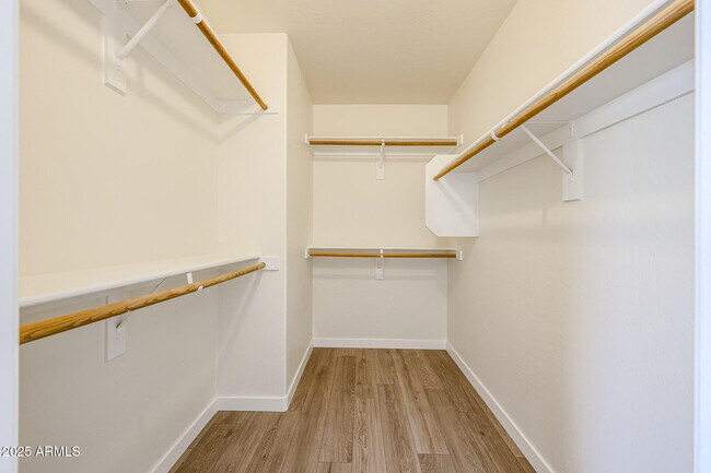 Building Photo - 7315 W Fleetwood Ln