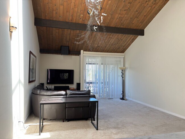 Building Photo - STUNNING NEWLY REMODELED CONDO WITH POOL &...