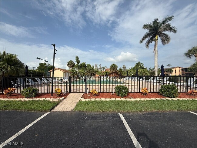 Building Photo - 6492 Royal Woods Dr