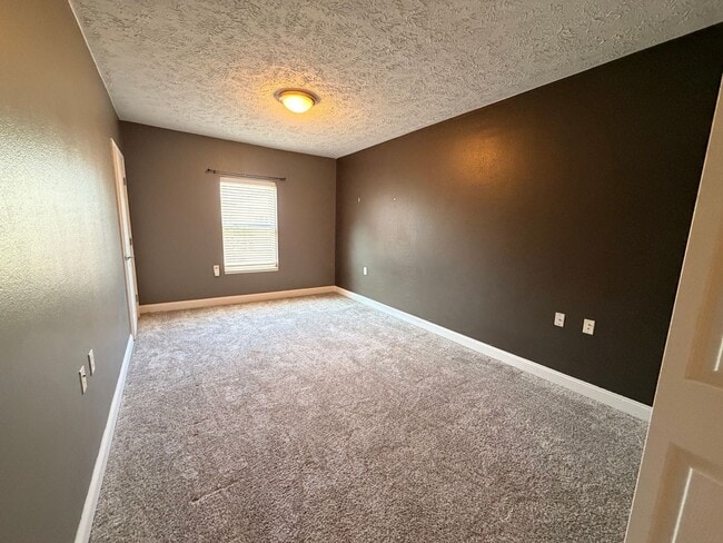 Building Photo - 5712 E Town Dr